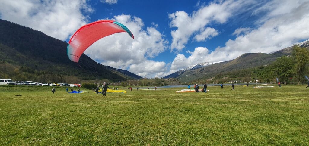 Jeux au sol en parapente séance de gonflage Zéphyr