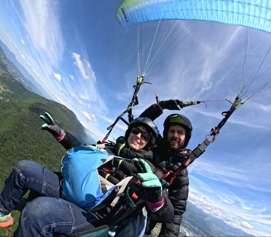 Vol en biplace avec passager heureux Vercors Zephyr