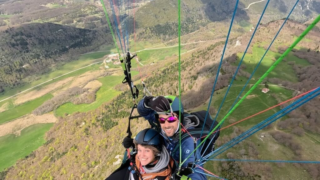 Vol découverte en parapente biplace au-dessus du Vercors avec l'école Zéphyr